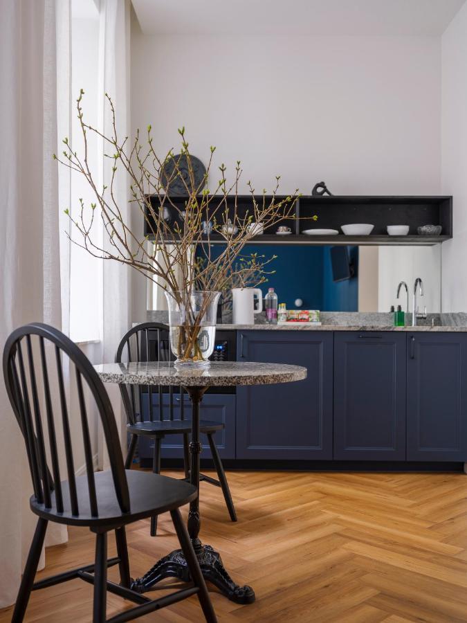 Aparthotel Miro Skolas - Quiet Chic, Free Parking, Self Check-in Riga